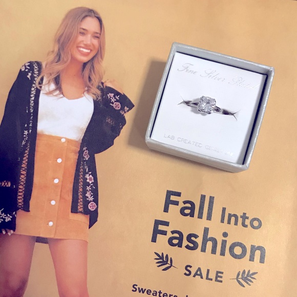 ๐Glam Round Cushioned CZ Diamond Silver Ring 8๐ - Picture 2 of 16